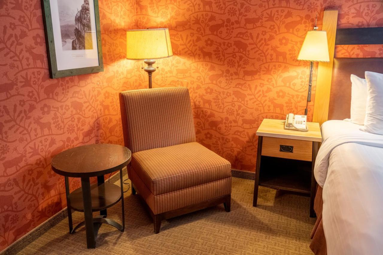 Fox Hotel And Suites Banff Ngoại thất bức ảnh